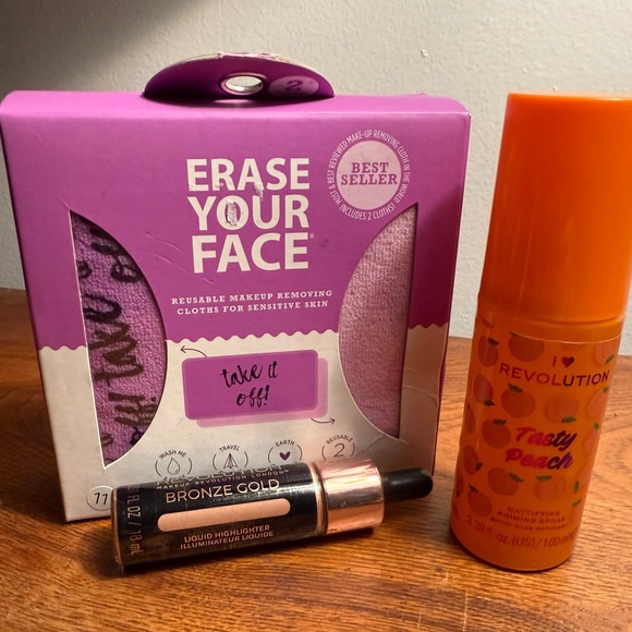 Revolution Liquid Highlighter, 🍑Setting Spray & Makeup Remover Towel (2) Bundle - Picture 1 of 5